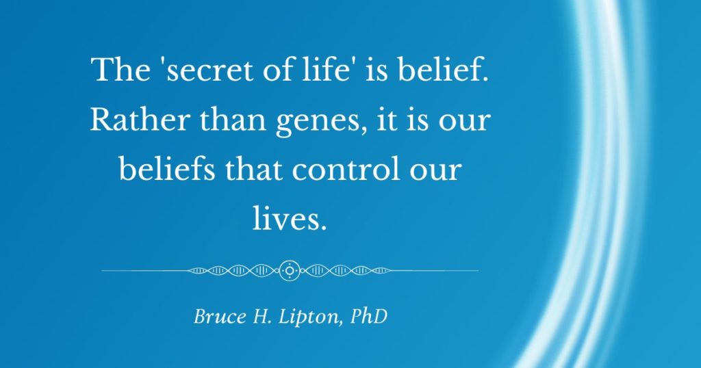 La 'sekreto de vivo' estas kredo. Prefere ol genoj, estas niaj kredoj kiuj kontrolas niajn vivojn. -Bruce Lipton, PhD